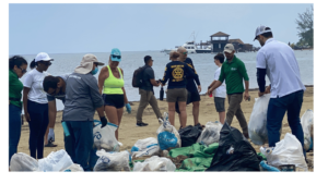 Cleanup in Sandy Bay Roatan